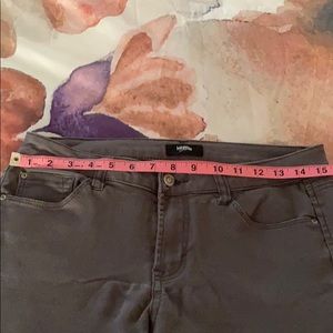 Kensie grey knockout jeans size 8/29